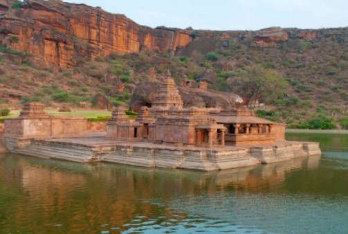 Hubballi-Badami (105 km, 2 Stunden 40 Minuten)