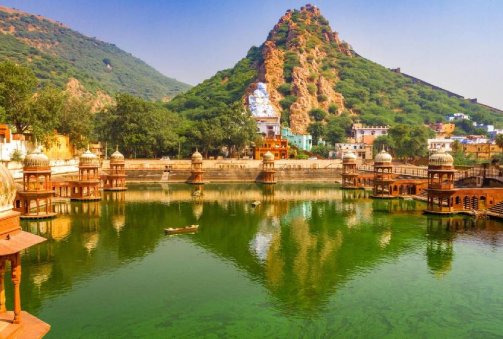Delhi – Alwar (182 km, ca. 3 Std.)