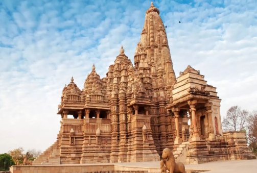 Khajuraho – Varanasi (Zugfahrt ca. 7 Std. 50 Min.; Abfahrt 15:20 Uhr, Ankunft 23:10 Uhr)