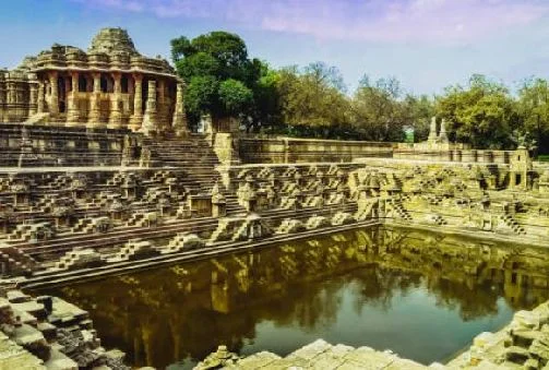 Ahmedabad – Siddhapur – Patan – Modhera – Bajana (Little Rann of Kutch)  (240 km, ca. 5 Stunden)